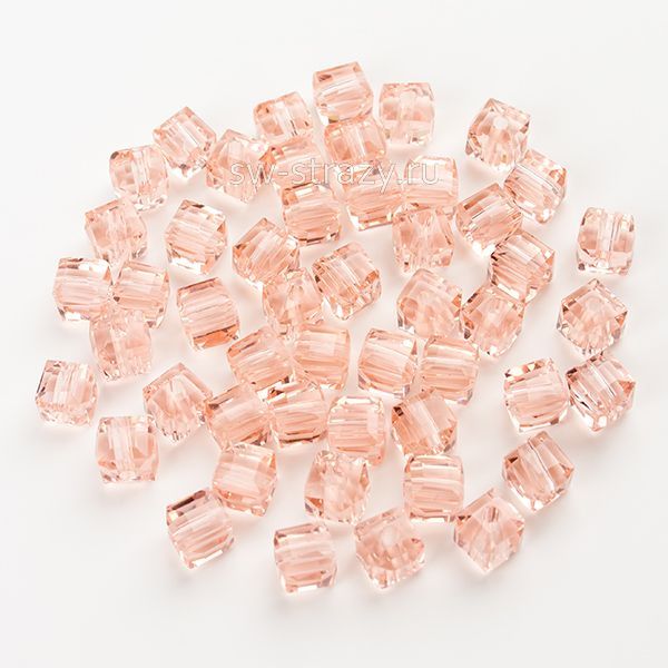Бусины-кубики 6 мм светло-розовый прозрачный