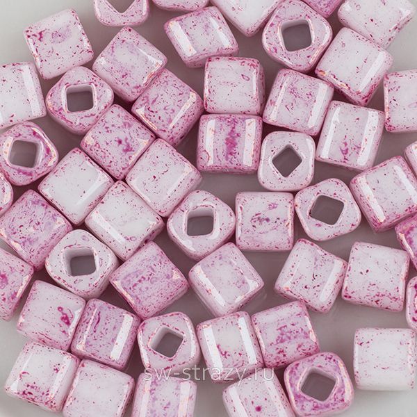 Toho кубический 1,5 mm #1200 Мраморный непрозрачный бело-розовый