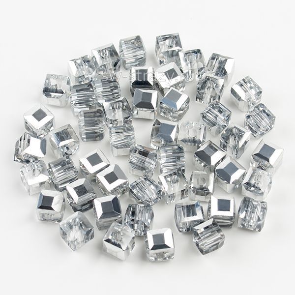 Бусины-кубики 6 мм серебристый полупрозрачный