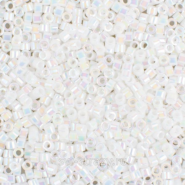 Delica Beads 11/0 DB202 White Pearl AB