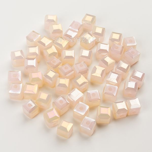 Бусины-кубики 6 мм светло-персиковый радужный