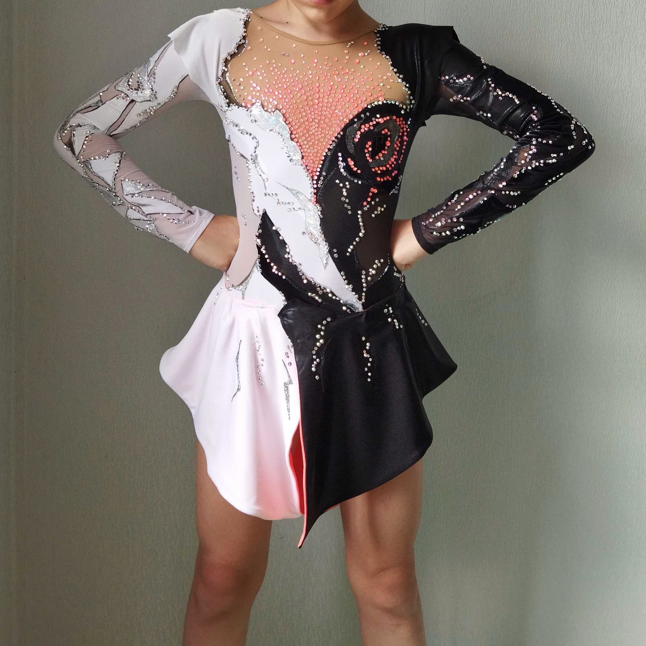 Дизайн спортивного костюма для выступлений - Платье для фигурного катания  «Магия камней»